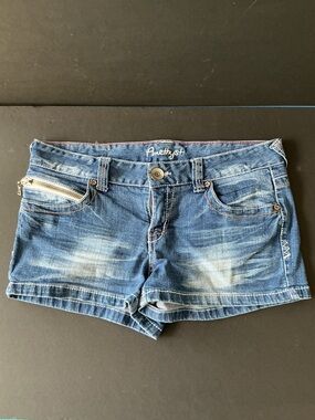 Amethyst Jeans Blue Faded Low-Rise Denim Cutoff Shorts